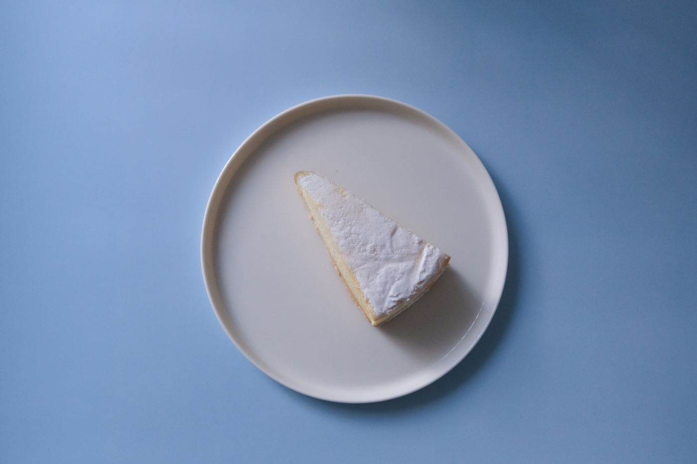 A lemon drizzle slice.
